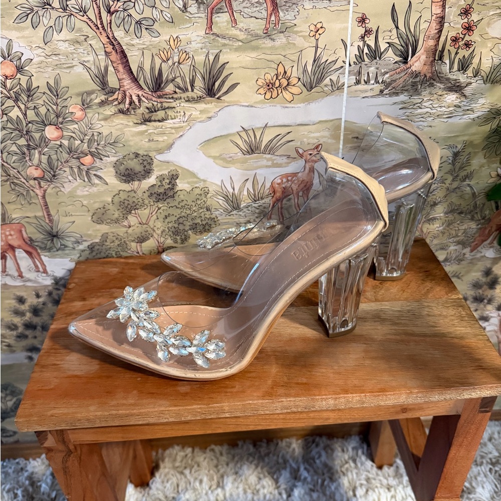 Elegant Clear Floral Embellished Women's Shoes - Picture 2 of 9